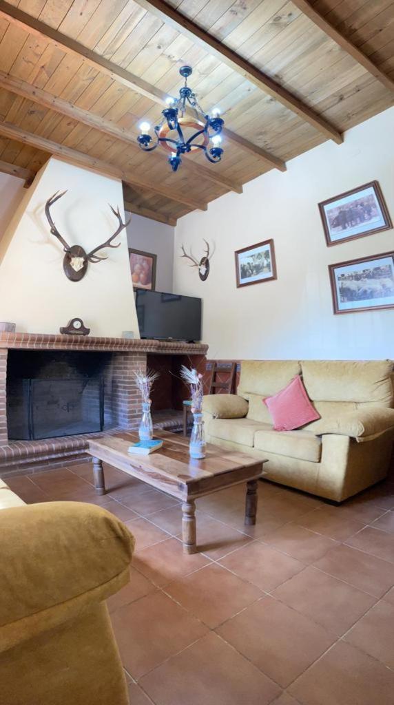 Casa Rural La Dehesilla Казалла де ла Сиерра Экстерьер фото